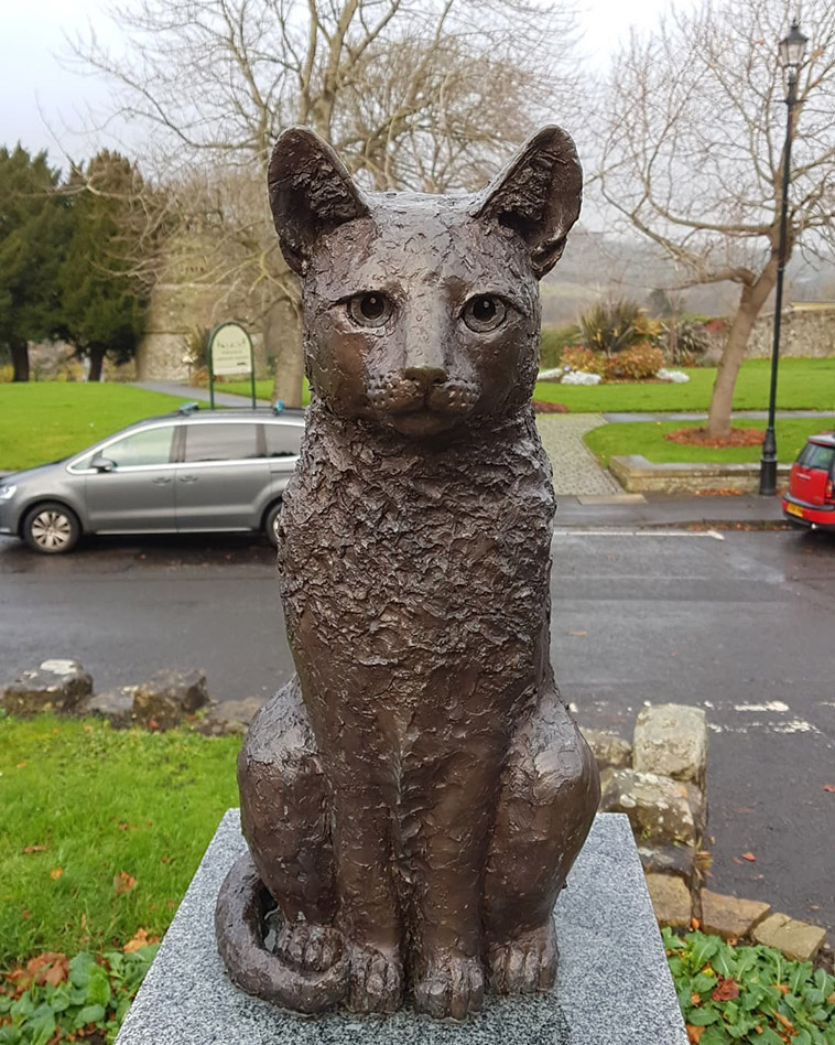 dudley the cat of scottish sculptures