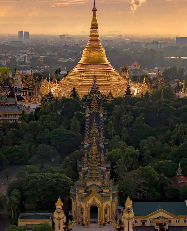 Shwedagon Pagoda of temples made of gold
