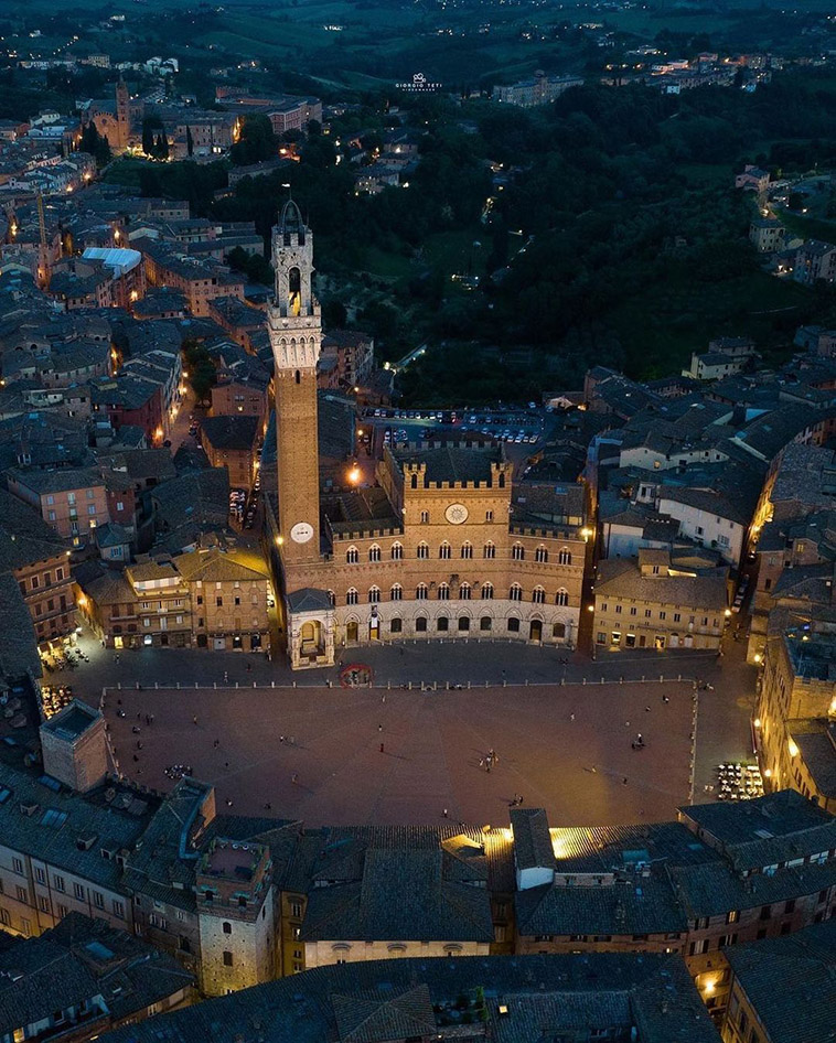 piazza del campa square during the night