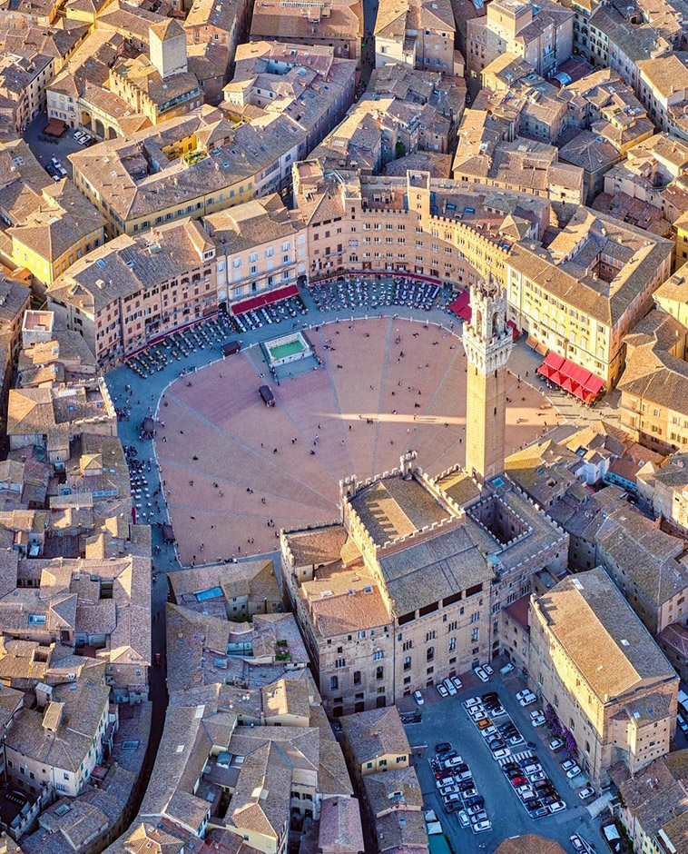 piazza del campo during the day