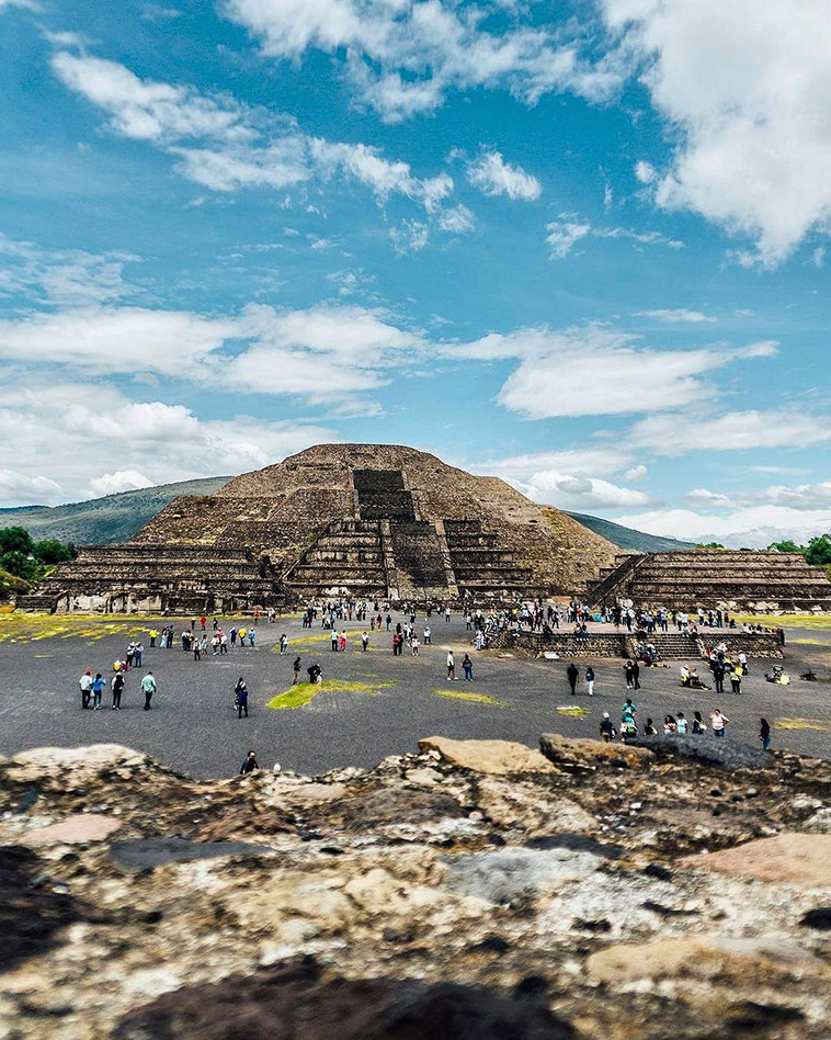 Teotihuacan pyramid and visitors