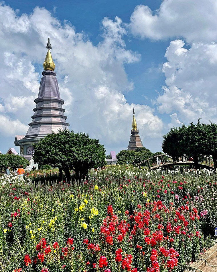 doi inthanon of impressive twin pagodas