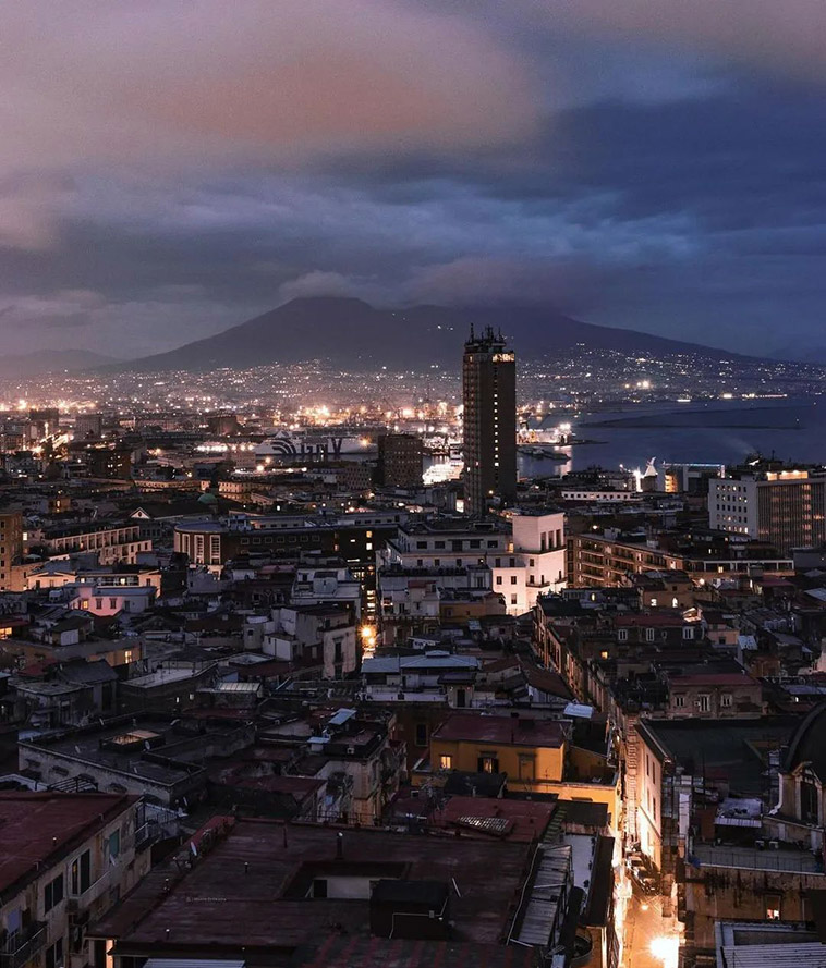 naples of cities that are dangerously close to volcanoes