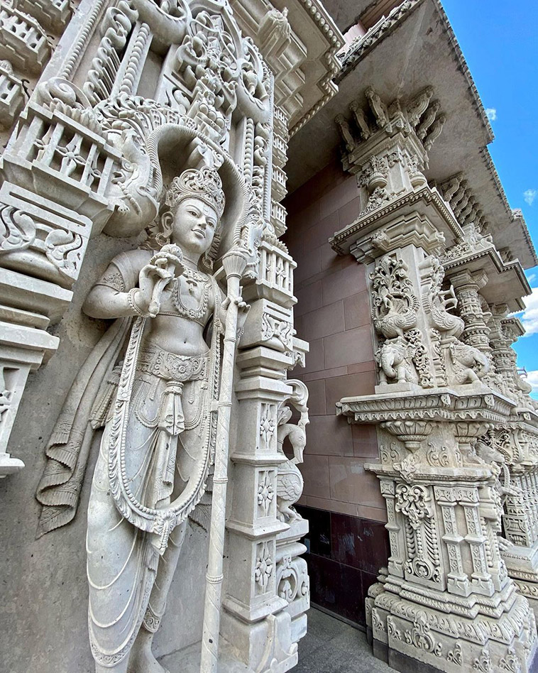 Swaminarayan exterior statues