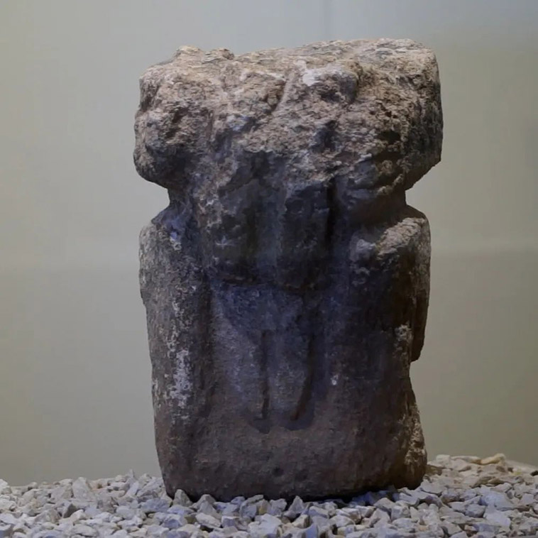 close up of the woman statue found in taş tepeler project