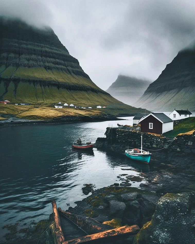 isolated houses and the boats