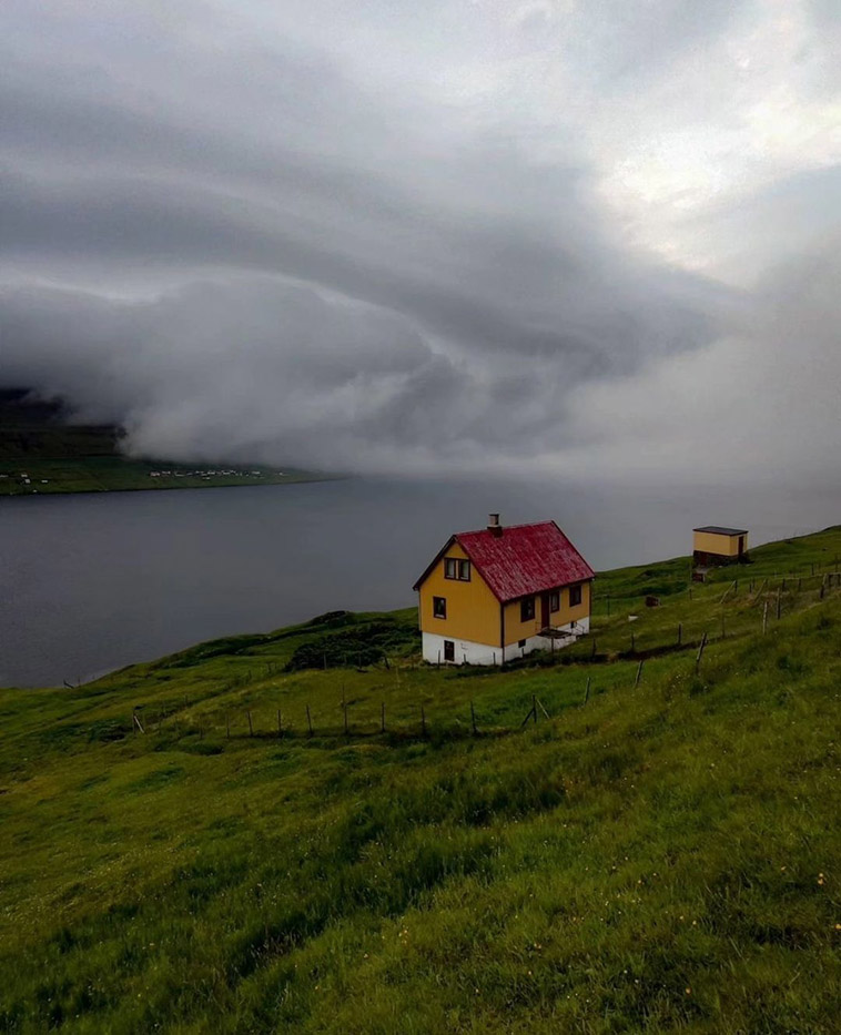 faroe fog and a little cottage
