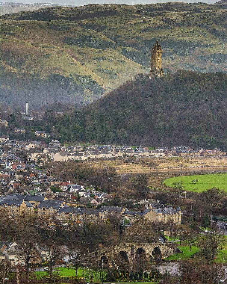 wallace monument seen from stirling castle