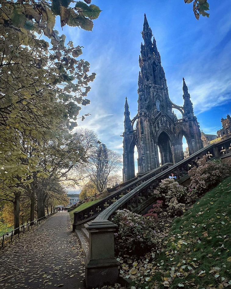 the staircases to scott monument of two tallest monuments to authors