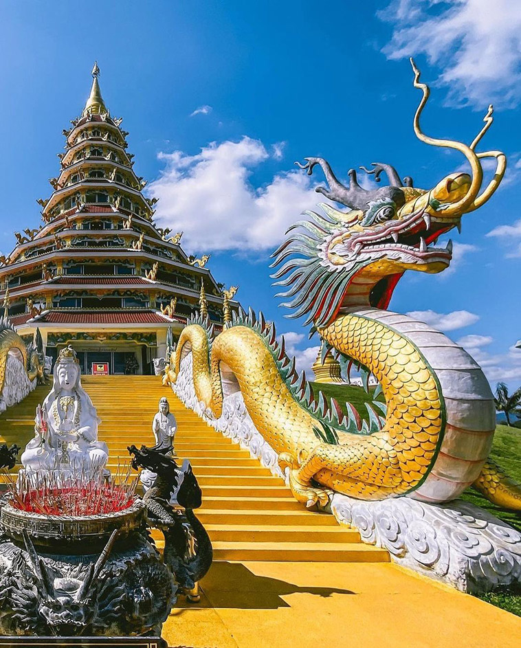 a temple dragon of Impressive Dragon Statues