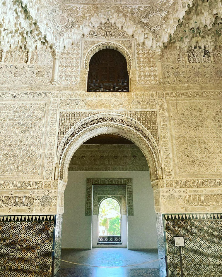 la alhambra entrance
