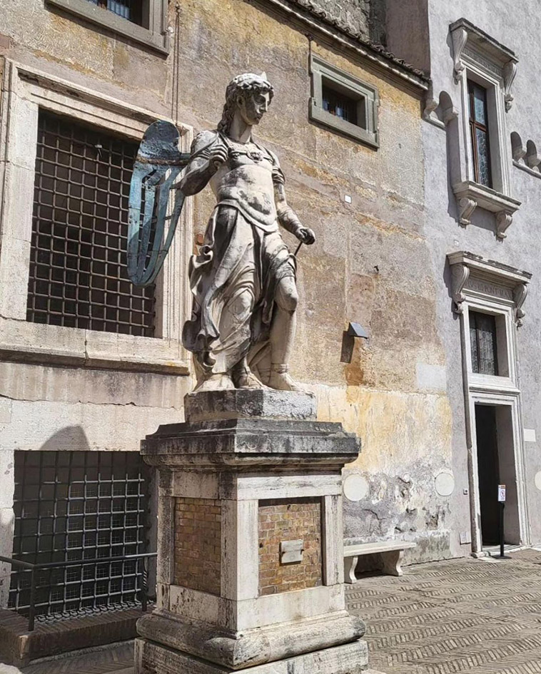 Castel Sant'Angelo statue