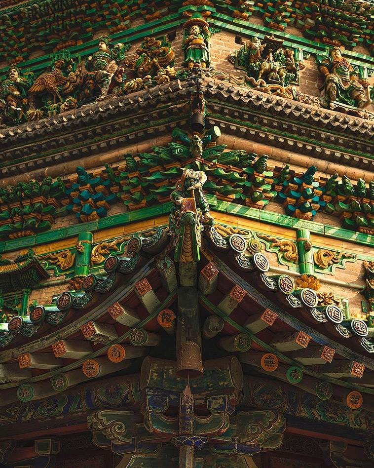 Feihong Pagoda tiles of different colors