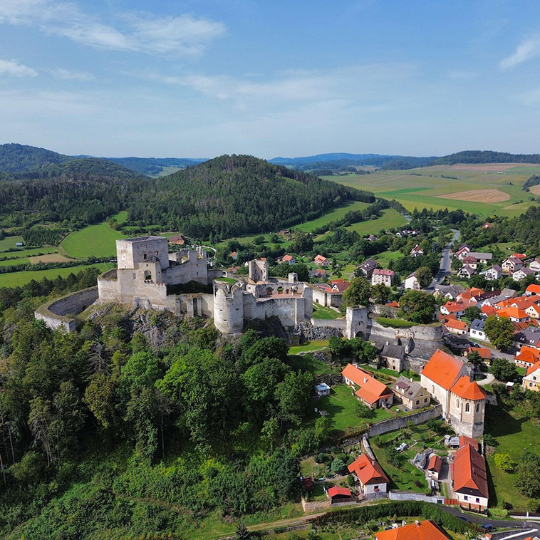 Hrad Rabí and the town