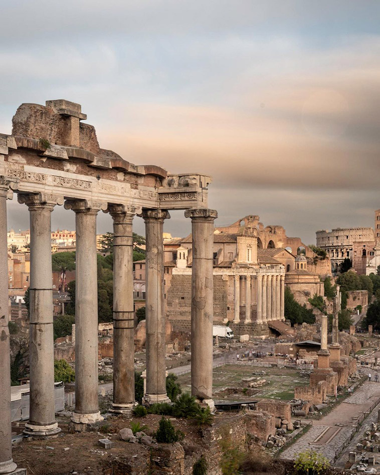 temple of saturn and the columns