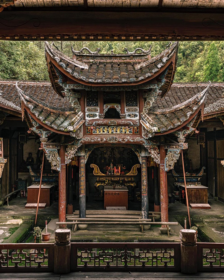  lognan temple door