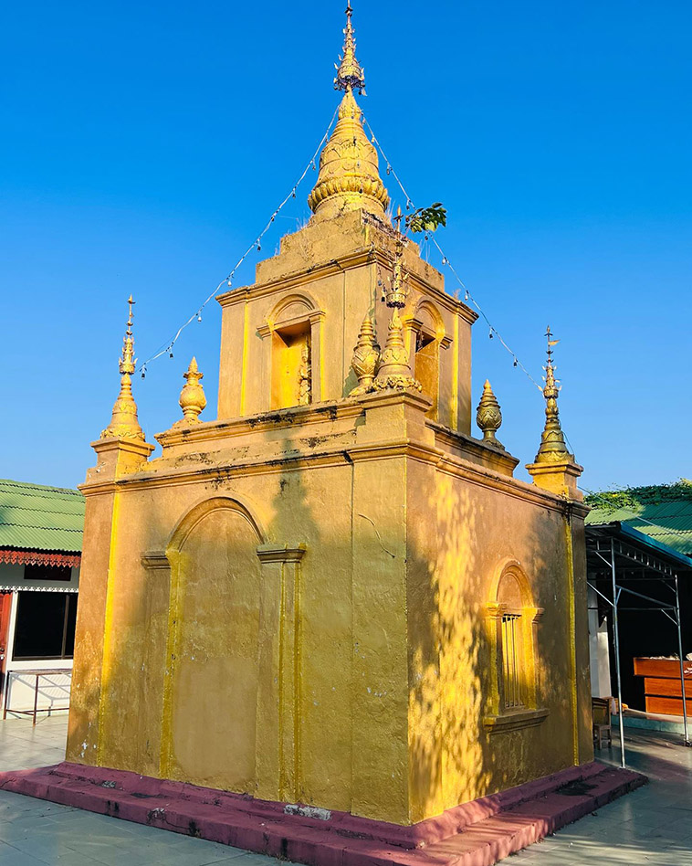 Wat San Pa Yang Luang golden temple