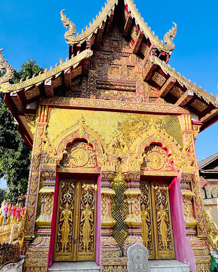 Wat San Pa Yang Luang carvings