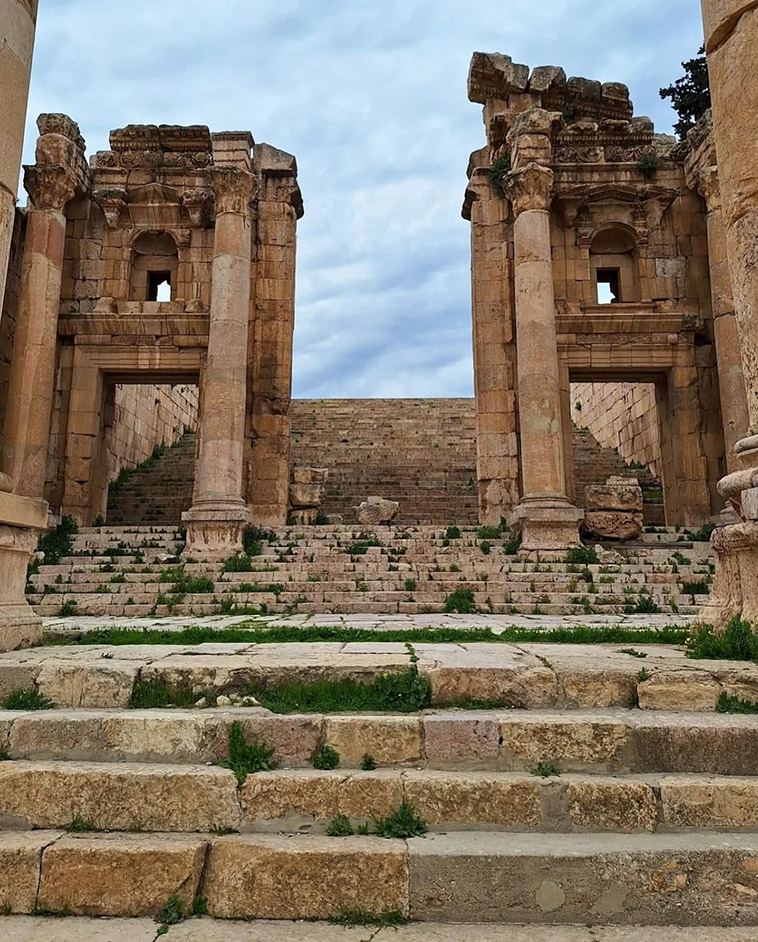 Jerash columns and arch