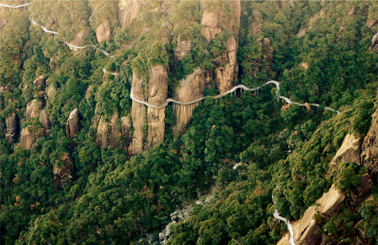 Yaxi Expressway through the mountain