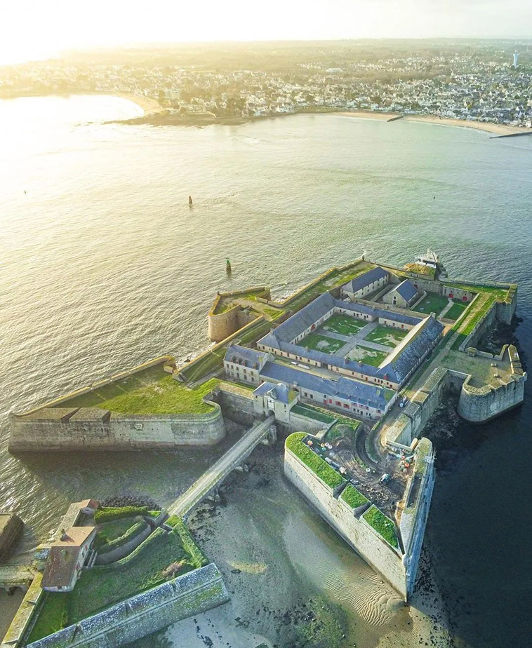 Citadelle de Port-Louis and the sea