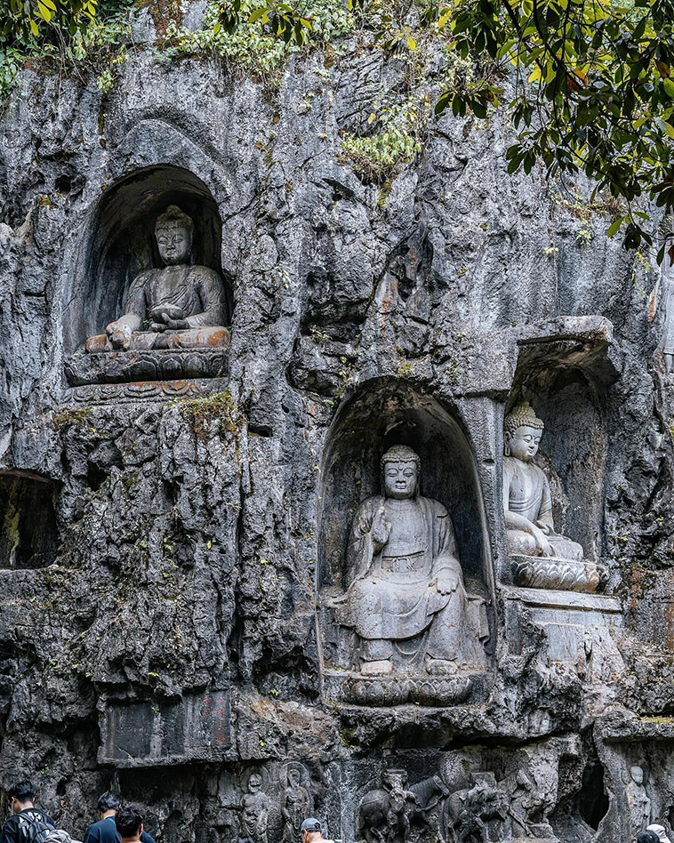 multiple buddha carvings