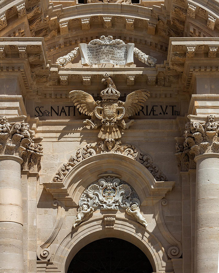 Duomo di Siracusa exterior close up