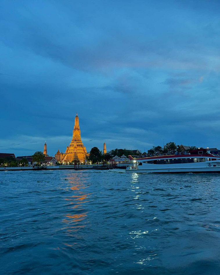 Wat Arun during evening