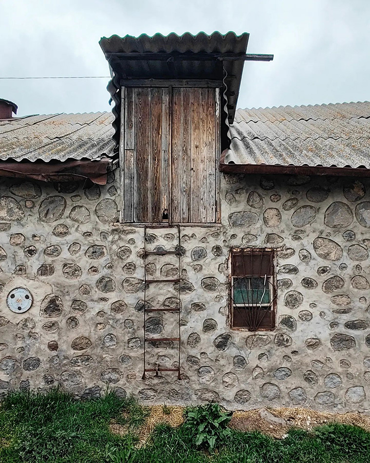 Khndzoresk Cave Village