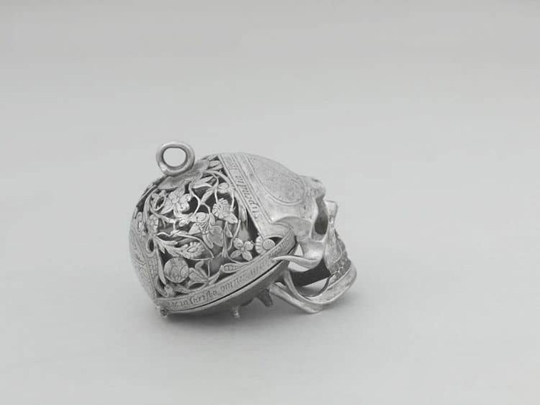 skull-watches-memento-mori
