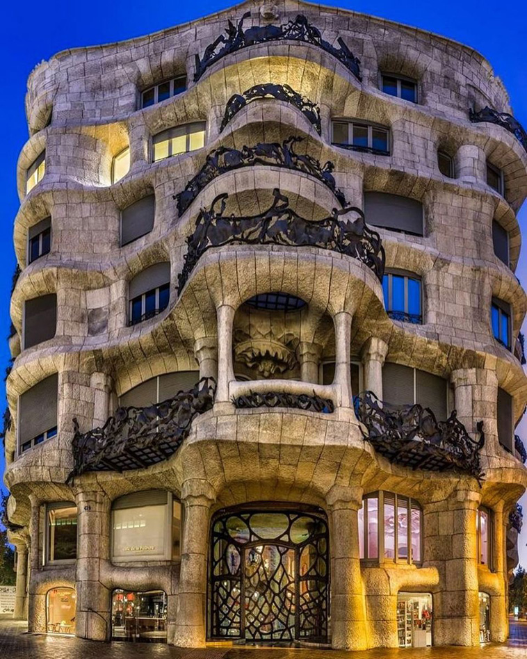 casa-mila-barcelona-antoni-gaudi