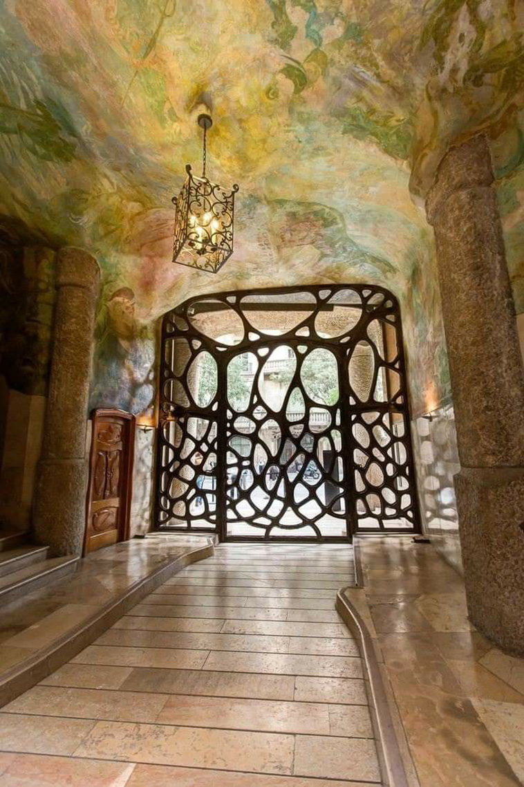 casa-mila-barcelona-antoni-gaudi